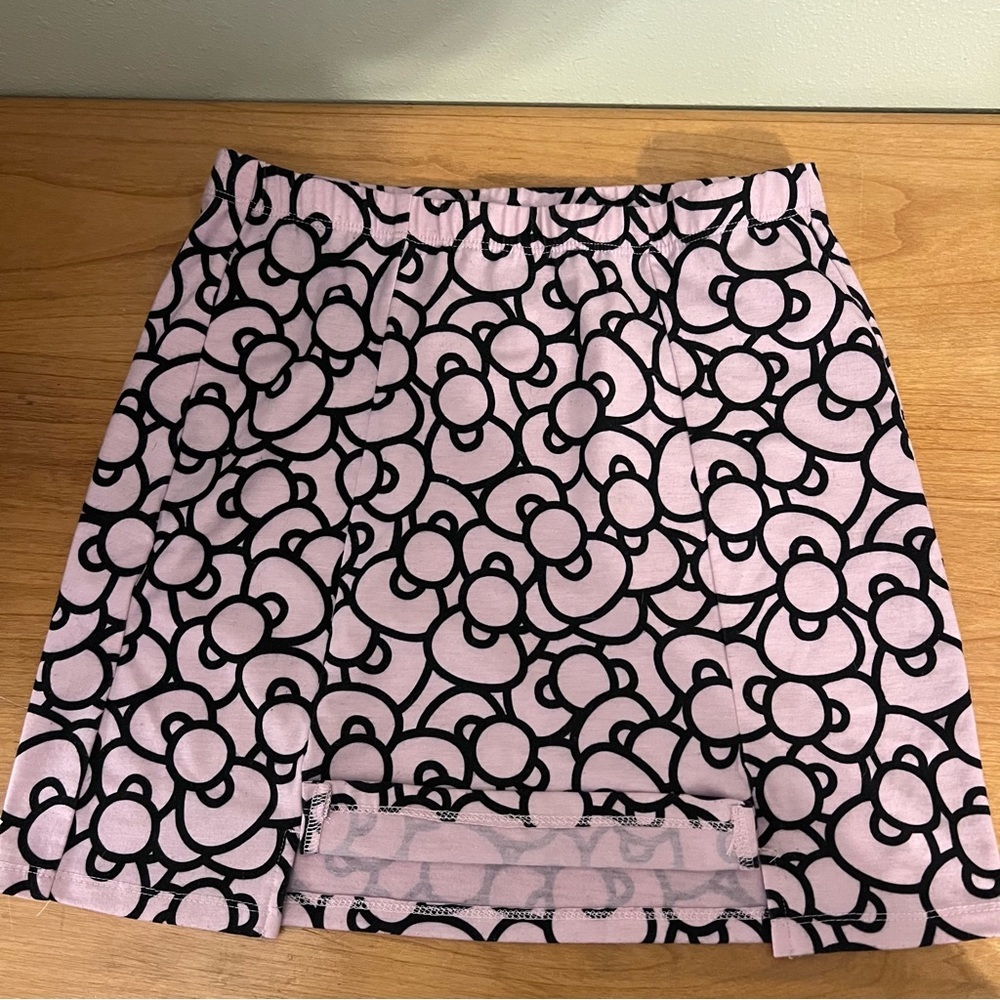 Sanrio hello kitty pink and black mini skirt. Size small